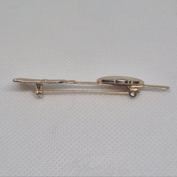 VINTAGE Curling Rock And Broom Gold Tone Brooch - Picture 4 of 16